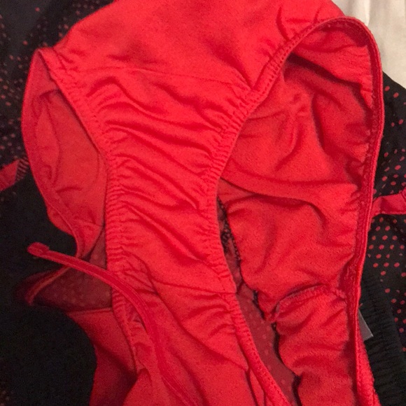 Small black & red Champion running shorts - Picture 5 of 5